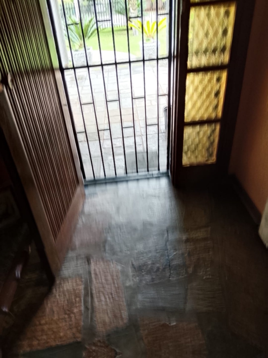 5 Bedroom Property for Sale in Lourenspark North West
